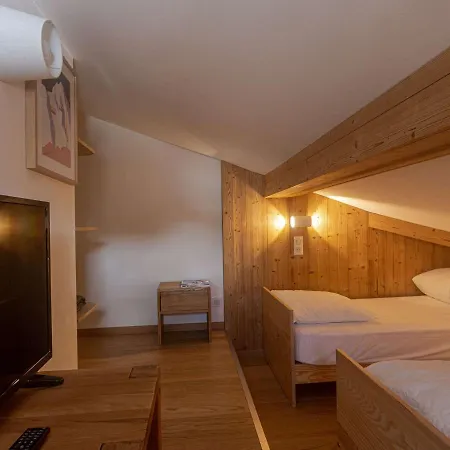 Apartment Appt 10 Pers Renove, Calme, Balcon Sud, Cheminee, Wi-fi, Proche Pistes - Fr-1-545-14 *
